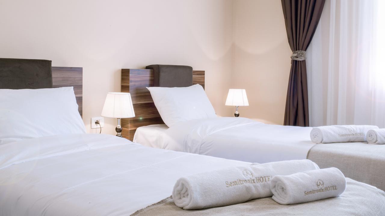Semitronix Hotel Prishtina Pristina Eksteriør billede