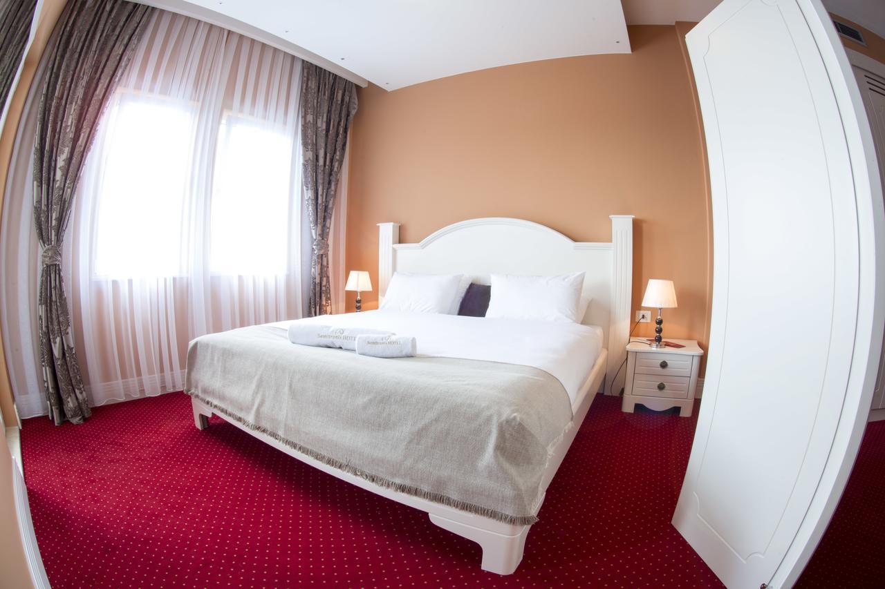 Semitronix Hotel Prishtina Pristina Eksteriør billede