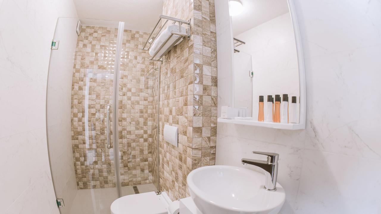 Semitronix Hotel Prishtina Pristina Eksteriør billede