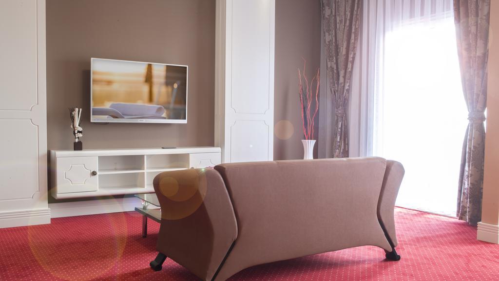 Semitronix Hotel Prishtina Pristina Eksteriør billede