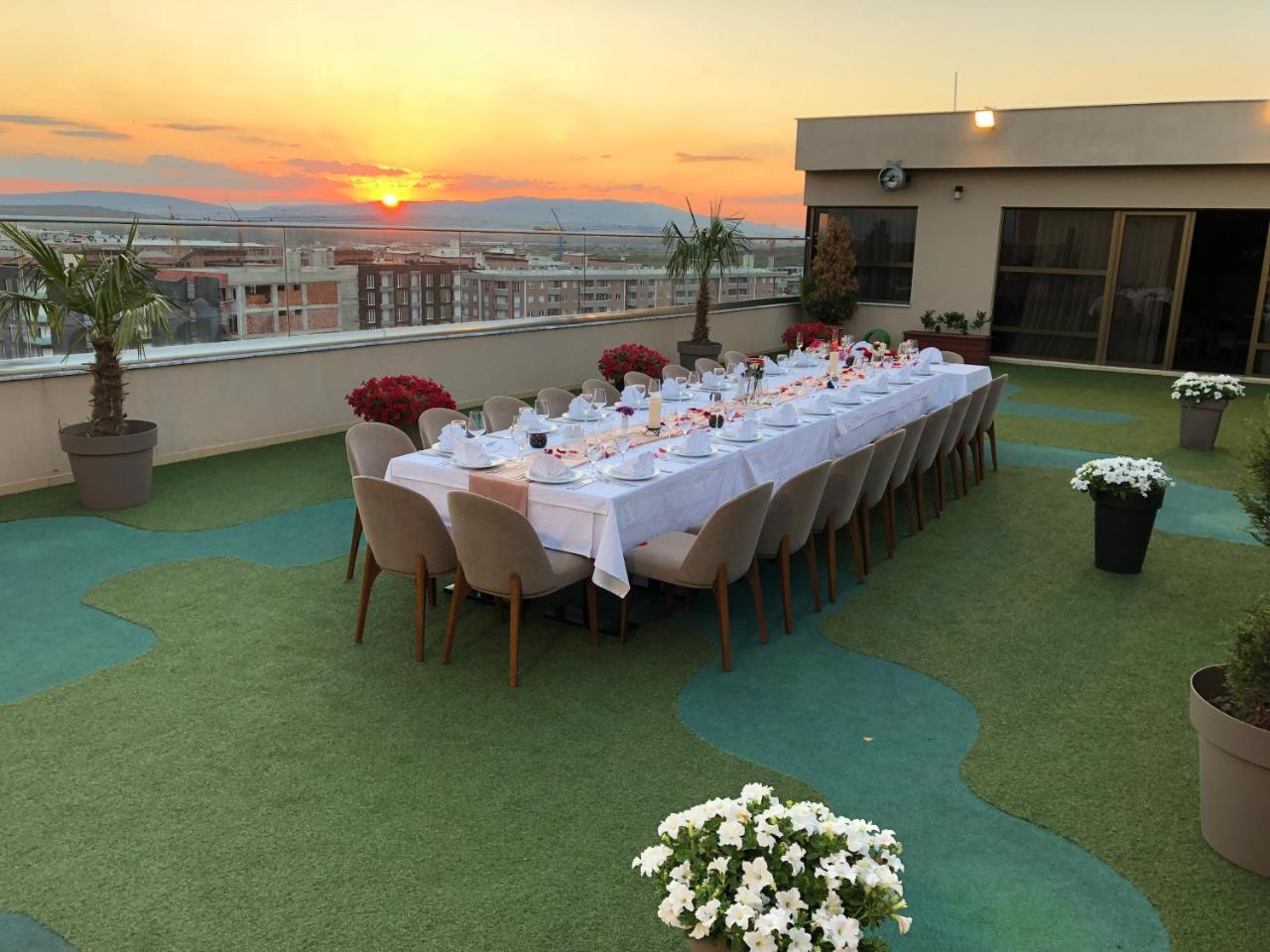 Semitronix Hotel Prishtina Pristina Eksteriør billede